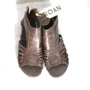 NWT Roan Brown Leather Sandals (Size: 9)